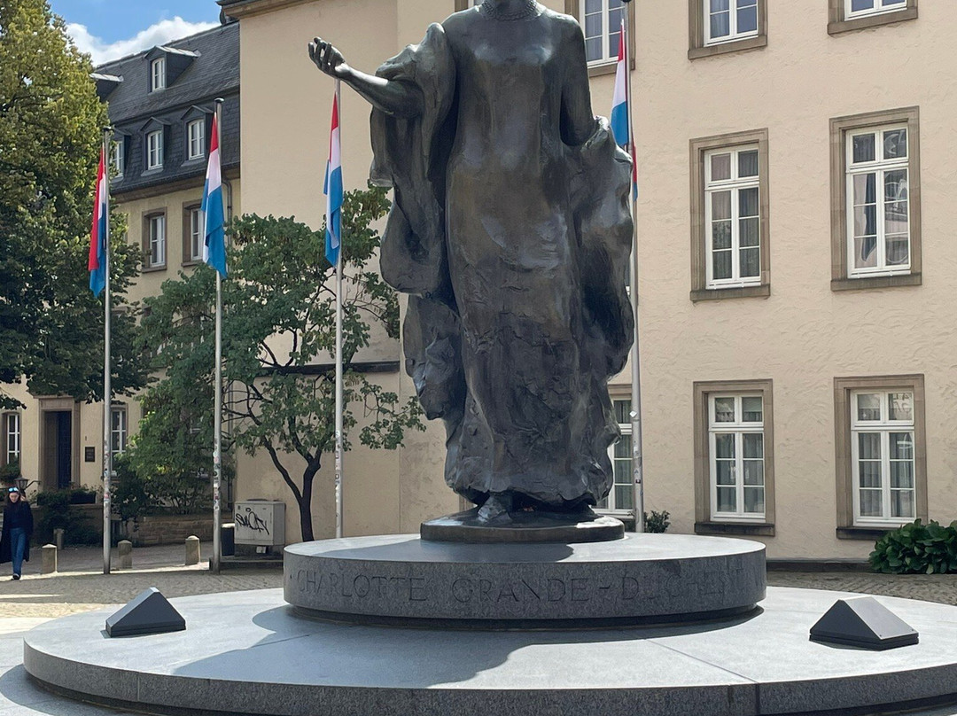 Statue de la Grande Duchesse Charlotte-卢森堡城必去景点
