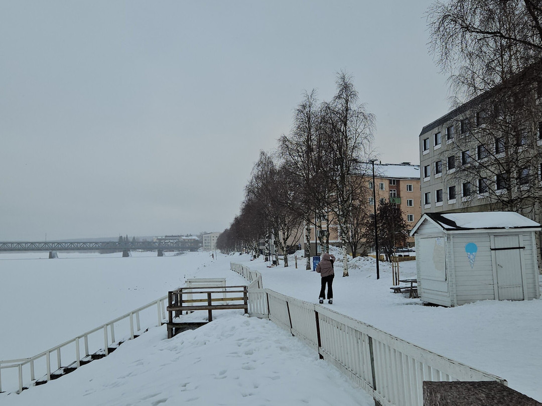Lumberjack's Candle Bridge-罗瓦涅米必去景点