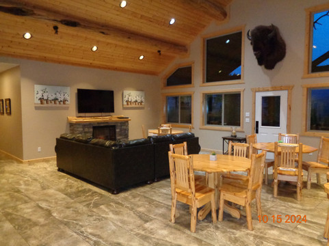 冰川户外木屋主图