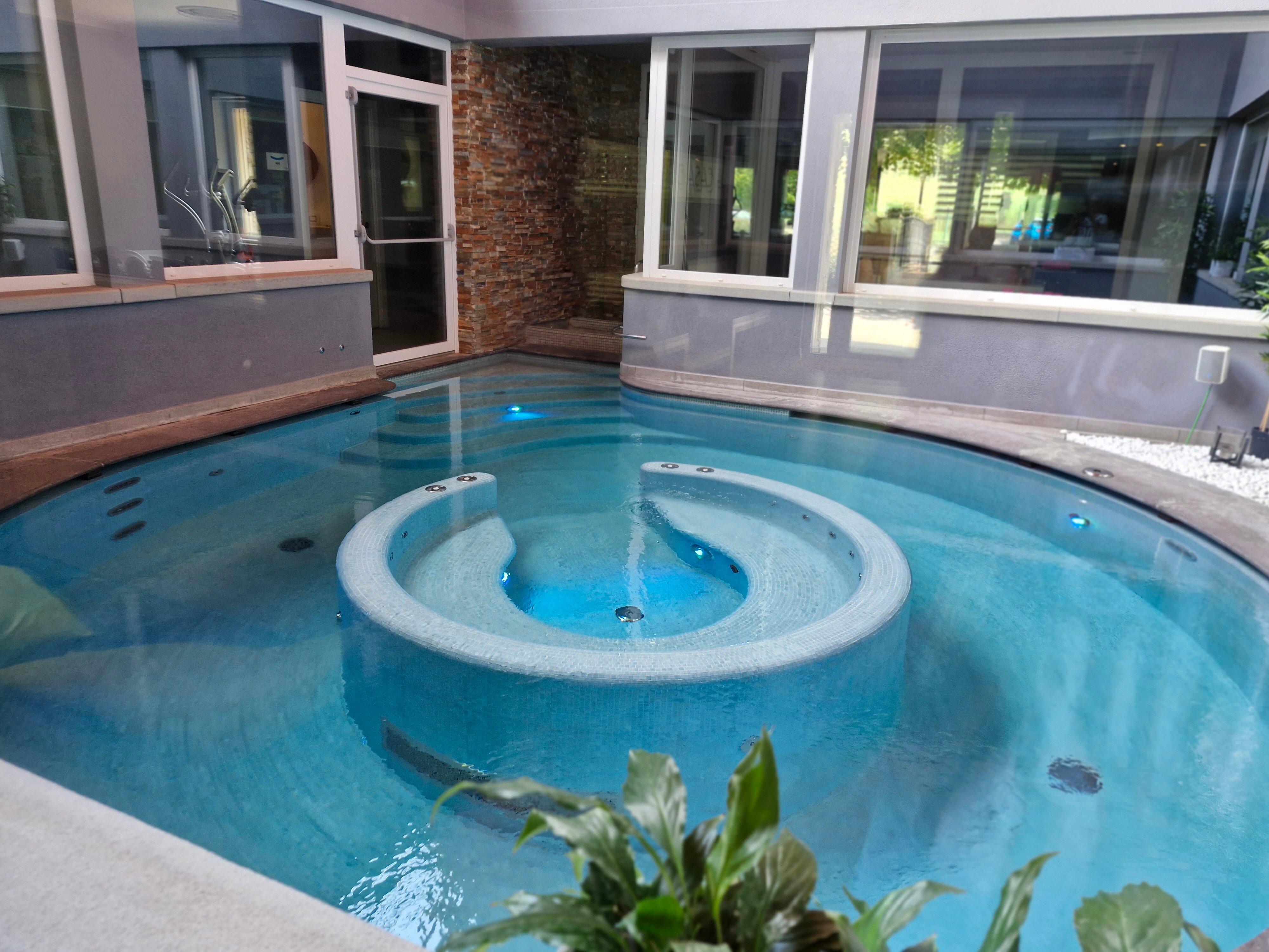 Bes Hotel Terme Di Palazzago-泳池