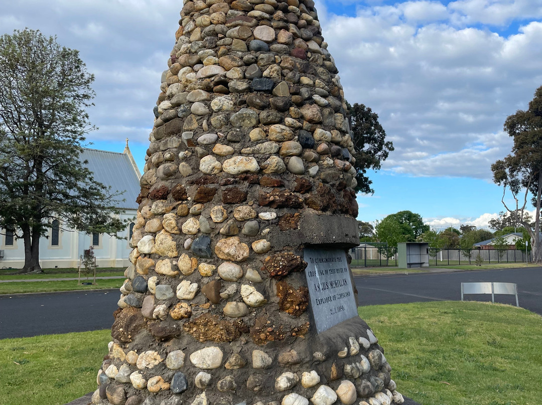 Angus Mc Millan Cairn-Stratford必去景点