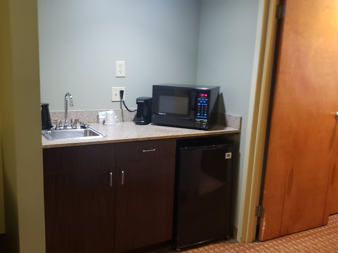 尤罗套房酒店主图