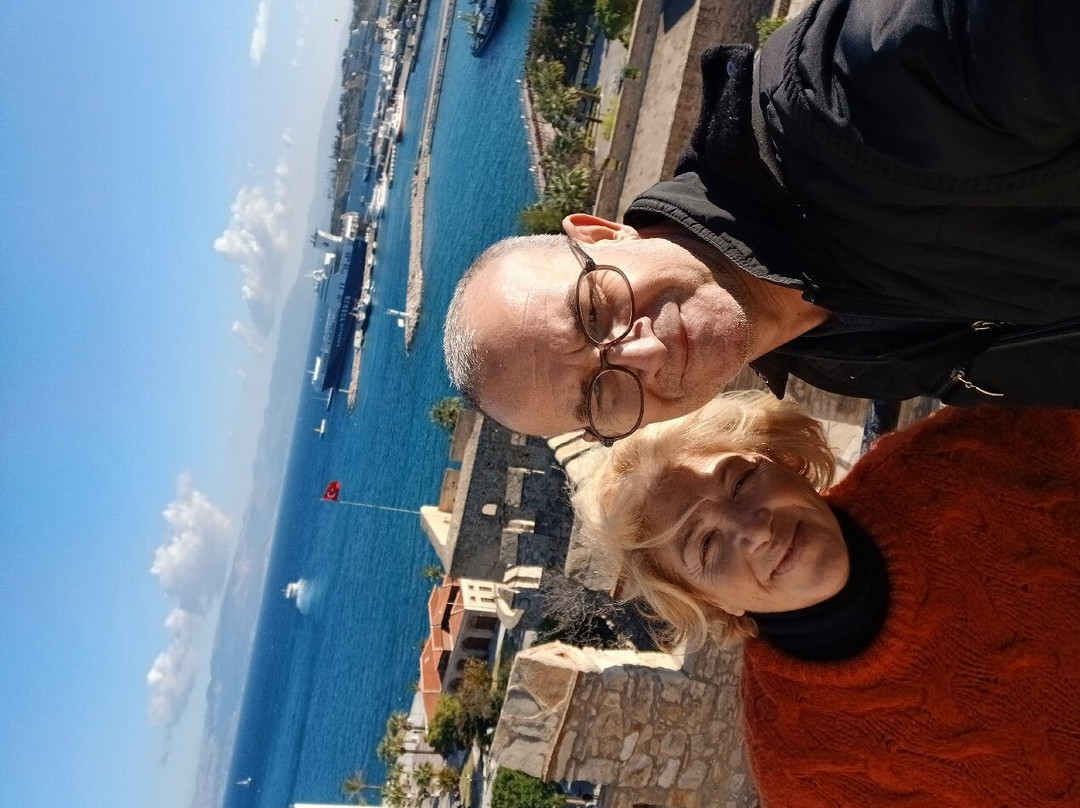 Cesme Castle景点图片