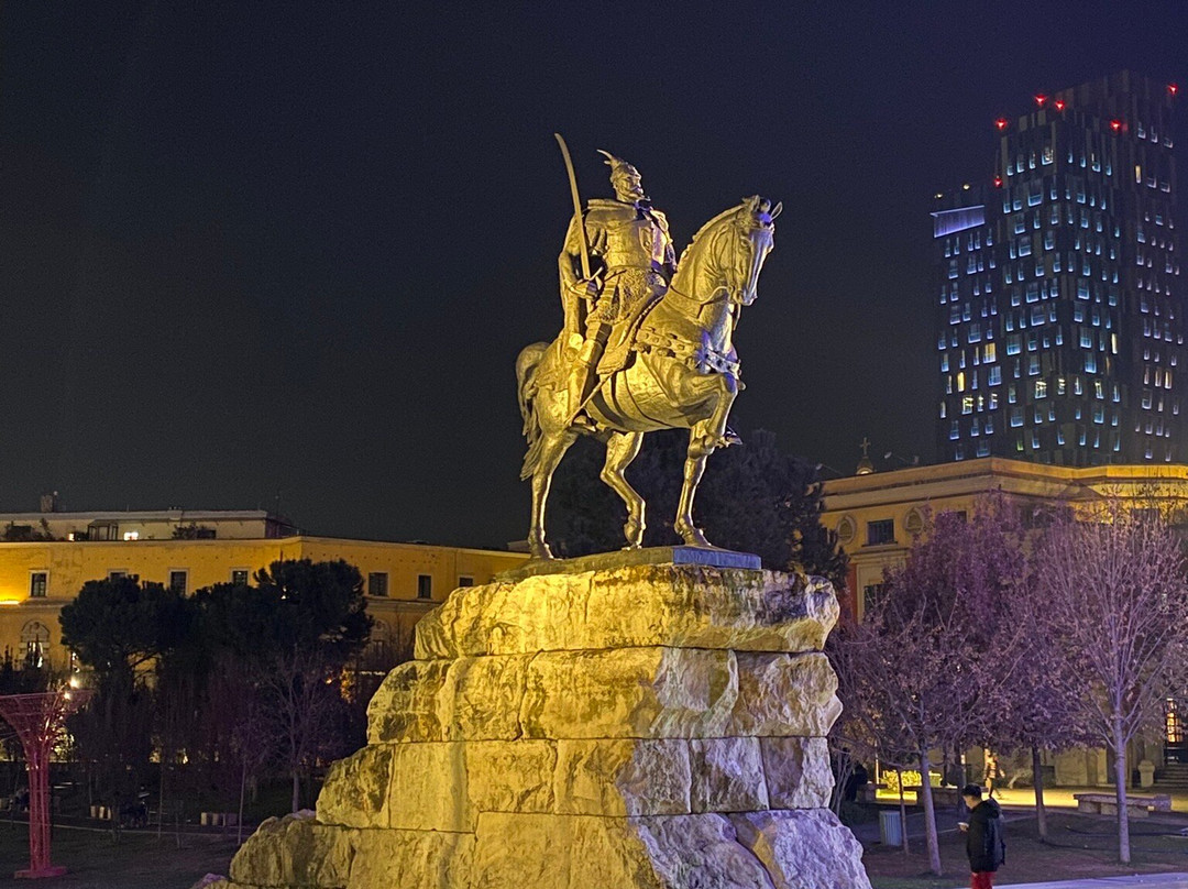 Skanderbeg Statue-地拉那必去景点