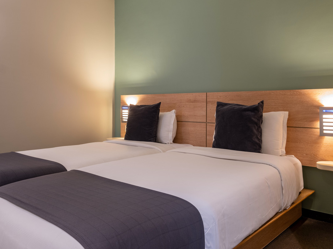 Ben Yakhlef酒店住宿-曼济勒酒店