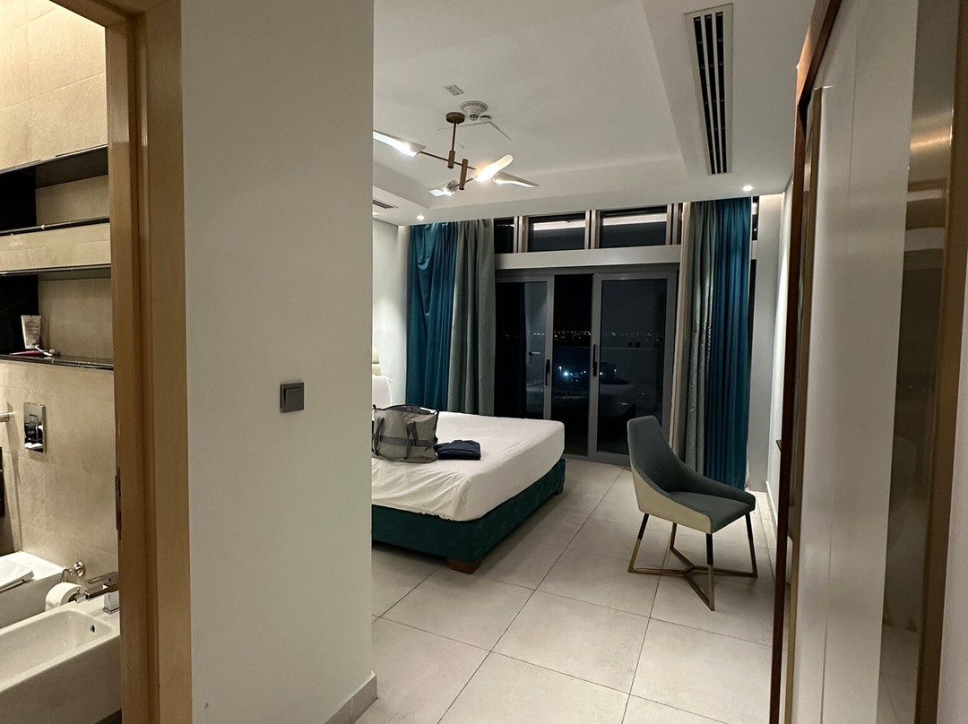 Waterfront Hotel & Apartments