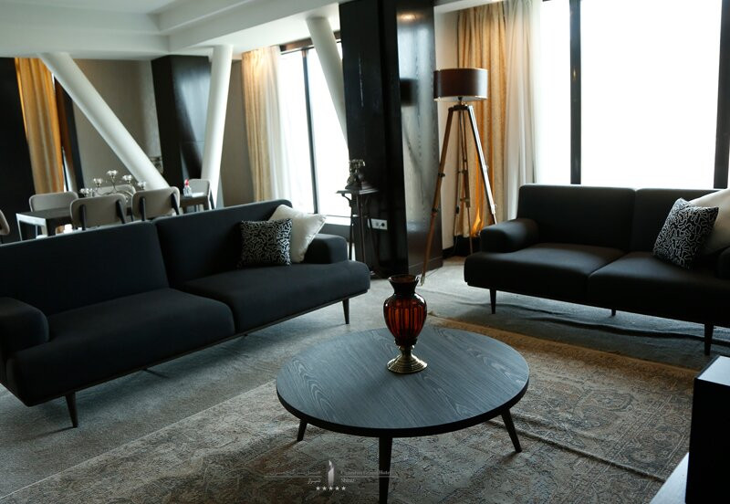 占兰大酒店主图