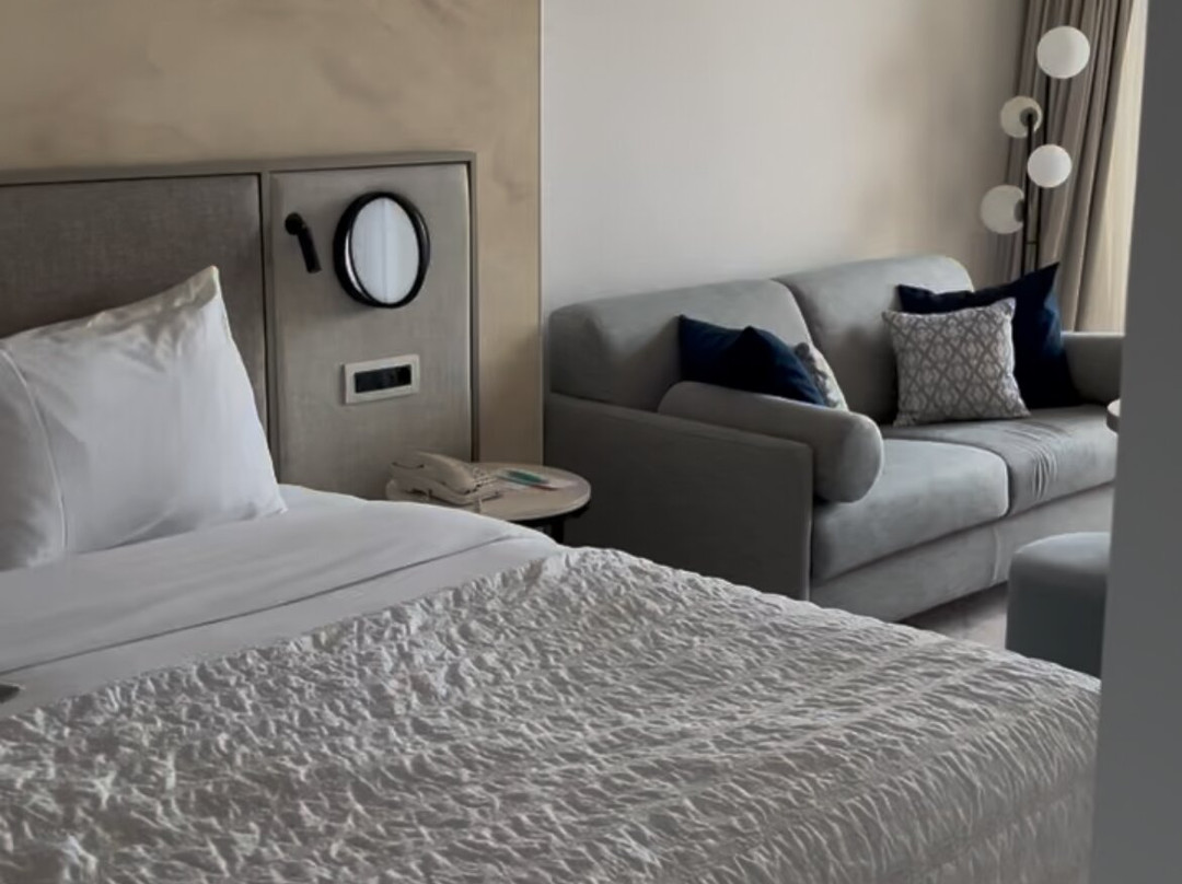 艾美拉弗斯布里特酒店主图