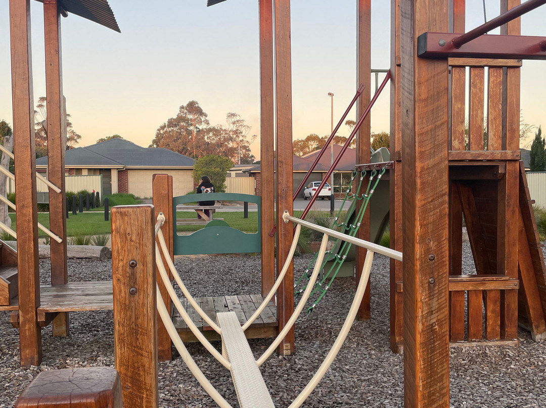 Swan Park Reserve Playground-Stratford必去景点