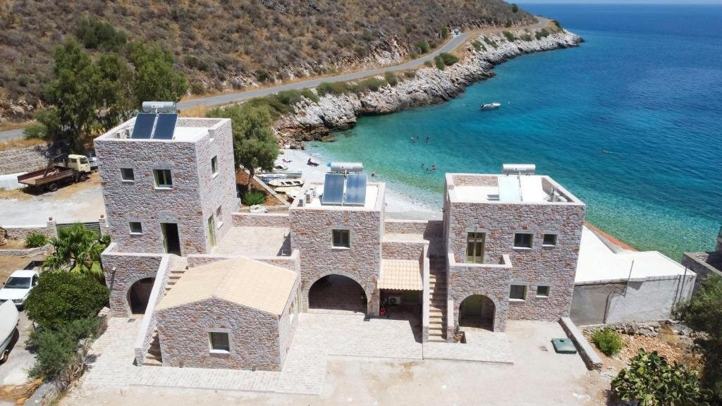 Arapis Rooms & Suites