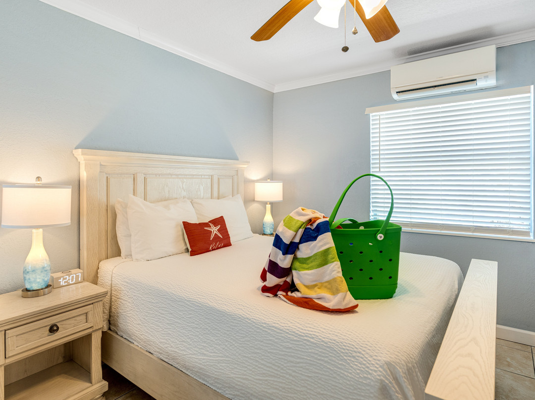 Tropical Beach Resorts - Sarasota主图