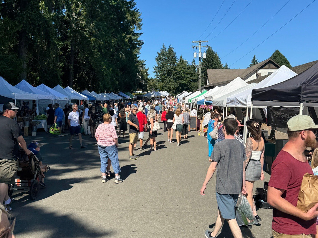 Qualicum Beach Farmer's Market-魁利克姆海滩必去景点