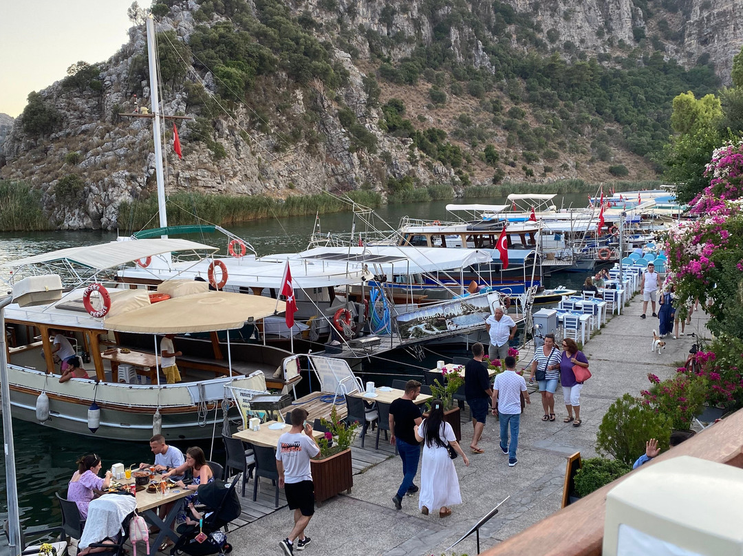 达利安巴萨尔酒店主图