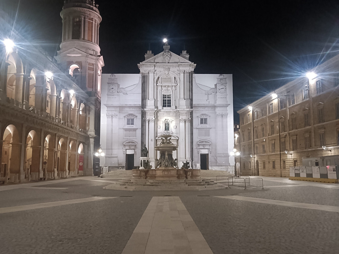 Piazza della Madonna-Loreto必去景点