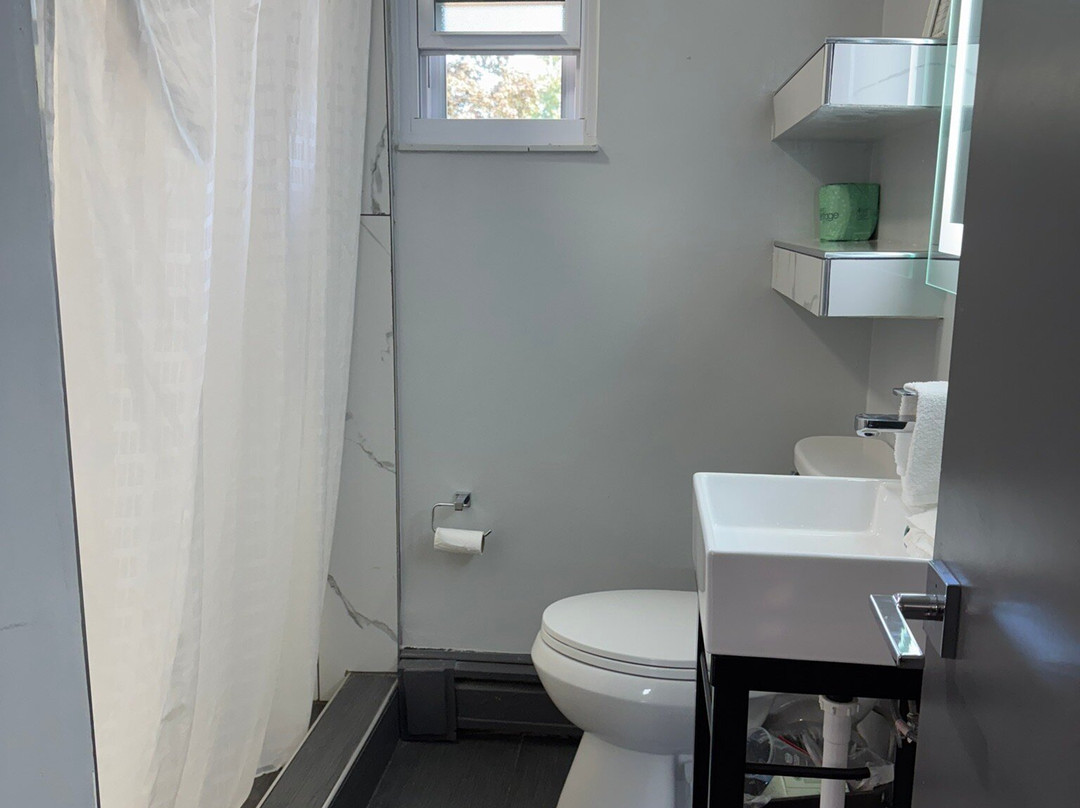 Glass House Inn主图