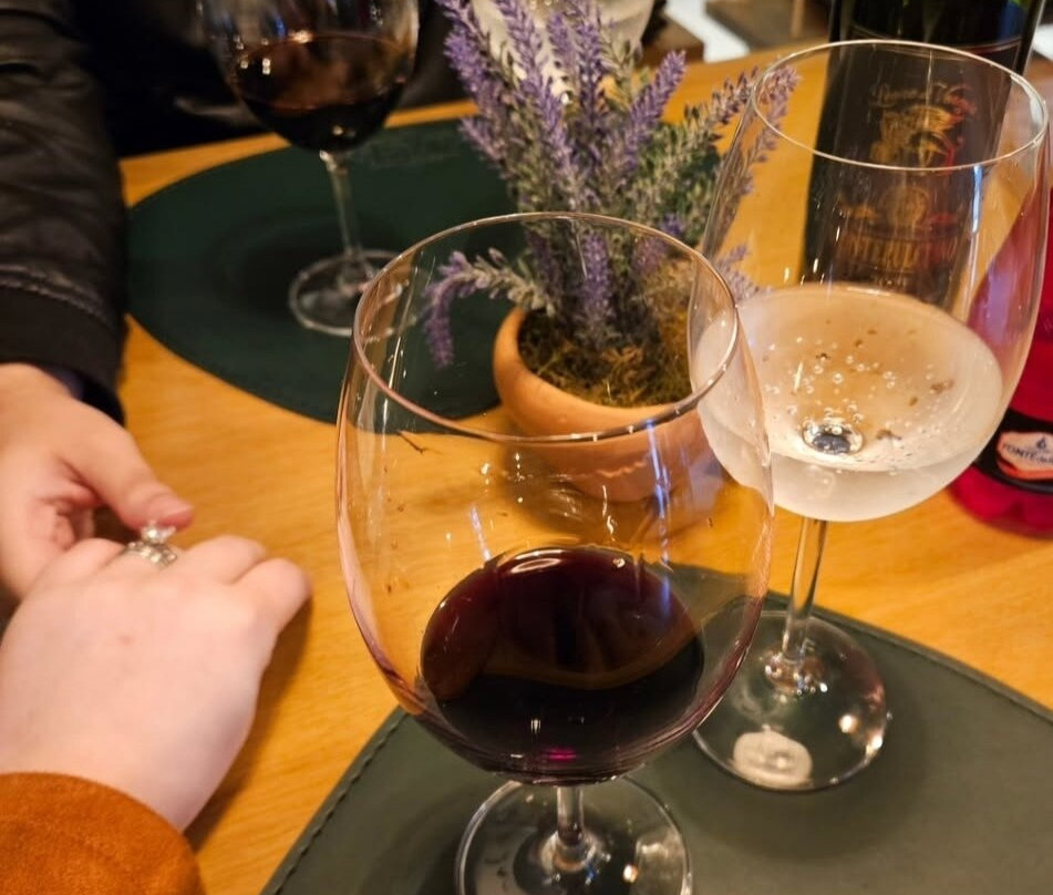 La Vigna Emporio E Wine Bar