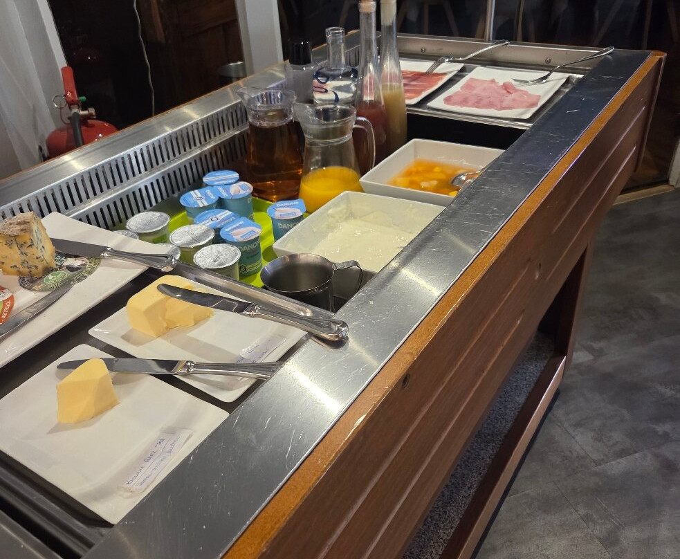 蓬鲁特温泉餐厅酒店主图