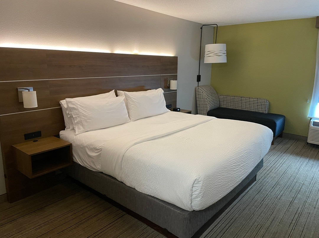 米尔顿快捷假日酒店主图