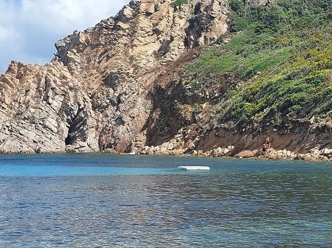Spiaggia di Cala Sambuco-圣特雷莎加卢拉必去景点