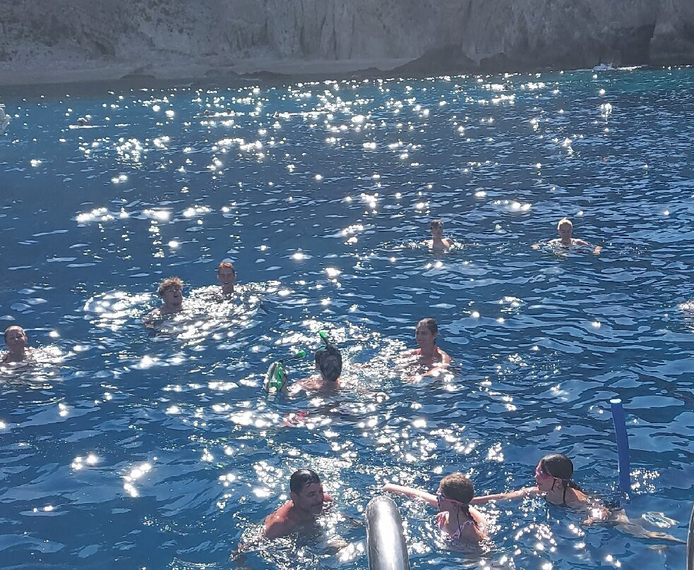 Golden Dolphin-阿雷克斯必去景点