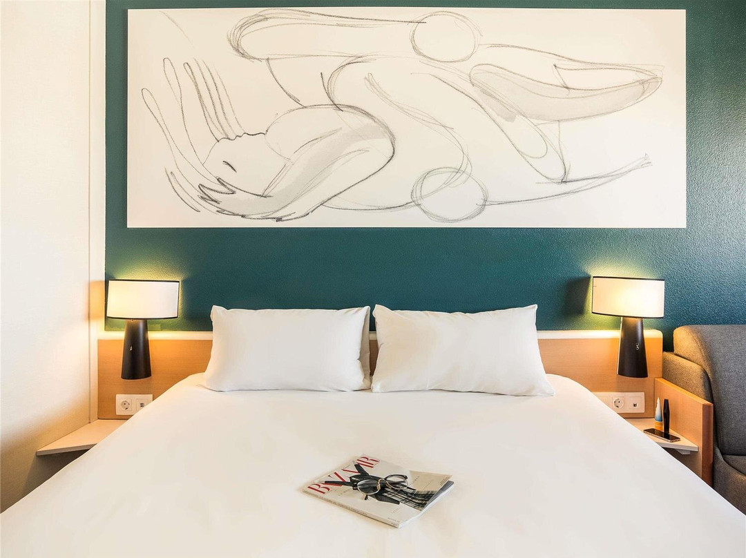 宜必斯瓦伦西亚博内尔酒店主图