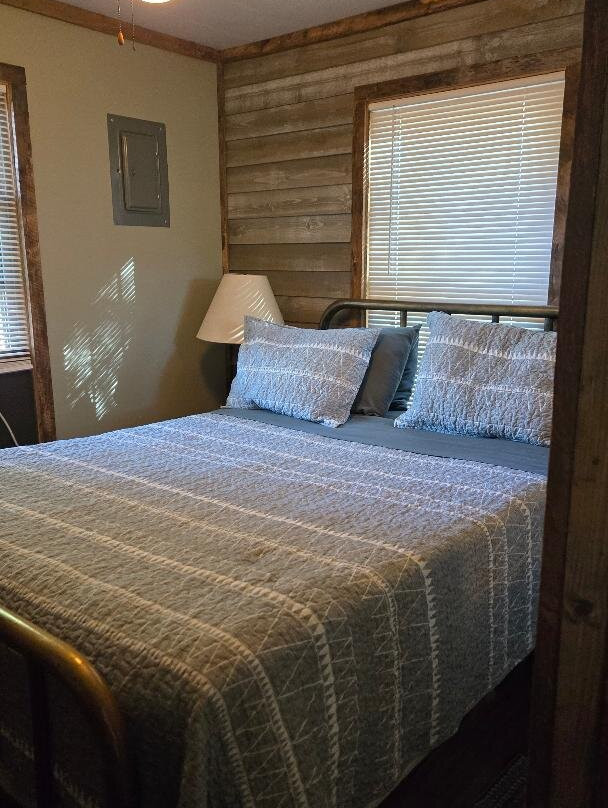 Rock Eddy Bluff Farm cabins主图