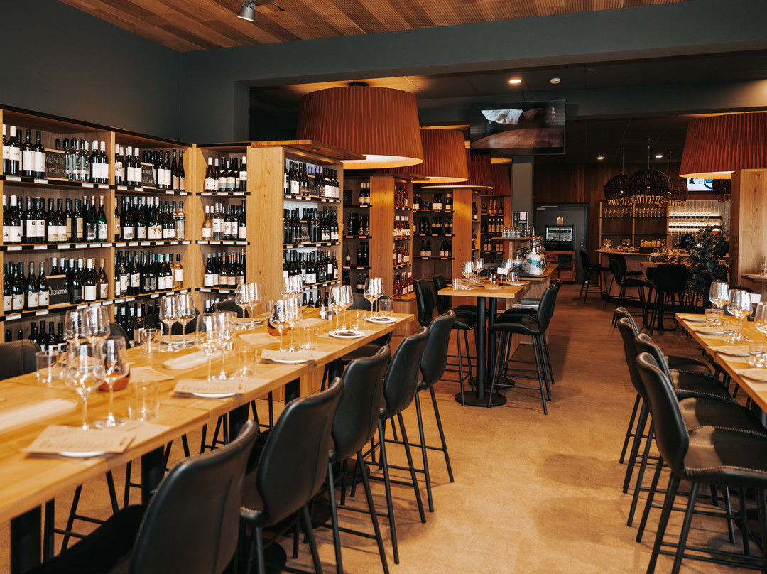 Wine Shop Parndorf-旁村必去景点