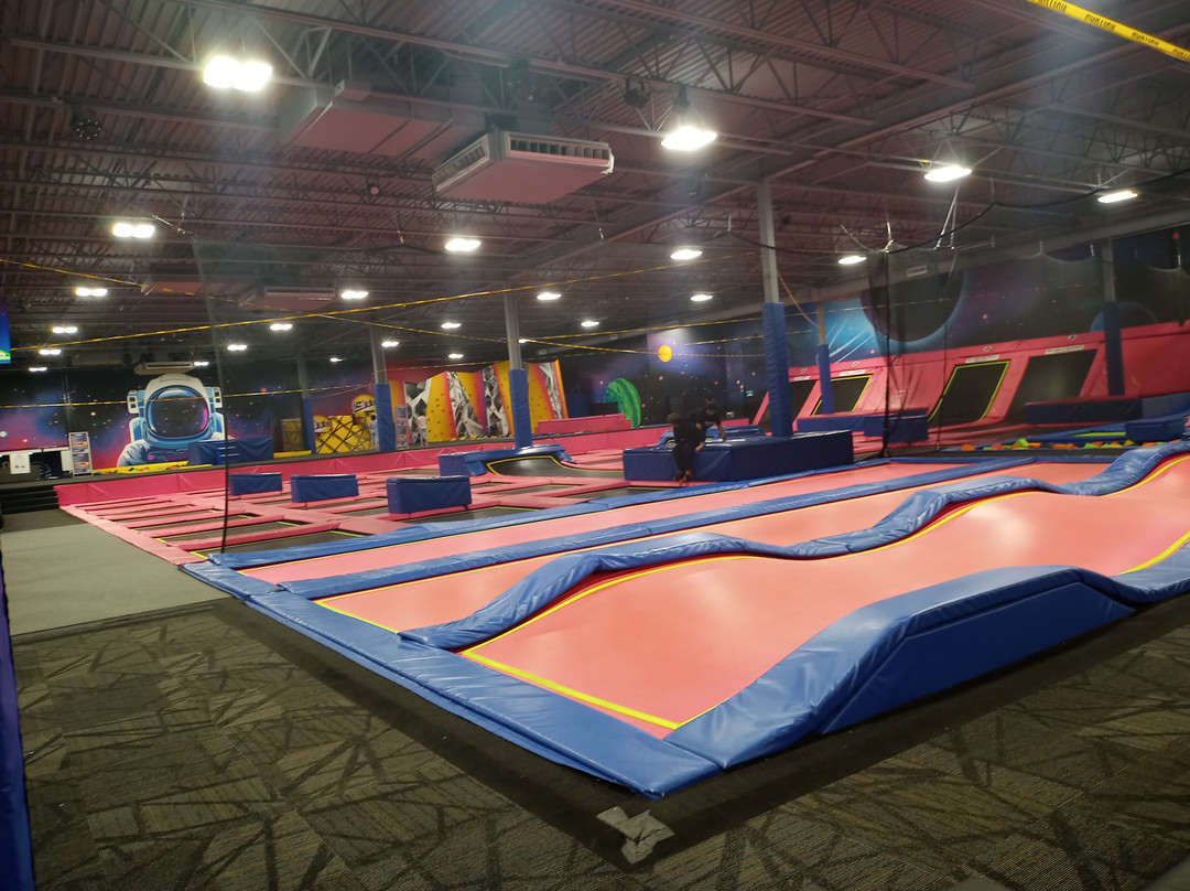 iSaute Centre de Trampoline-柯克兰必去景点