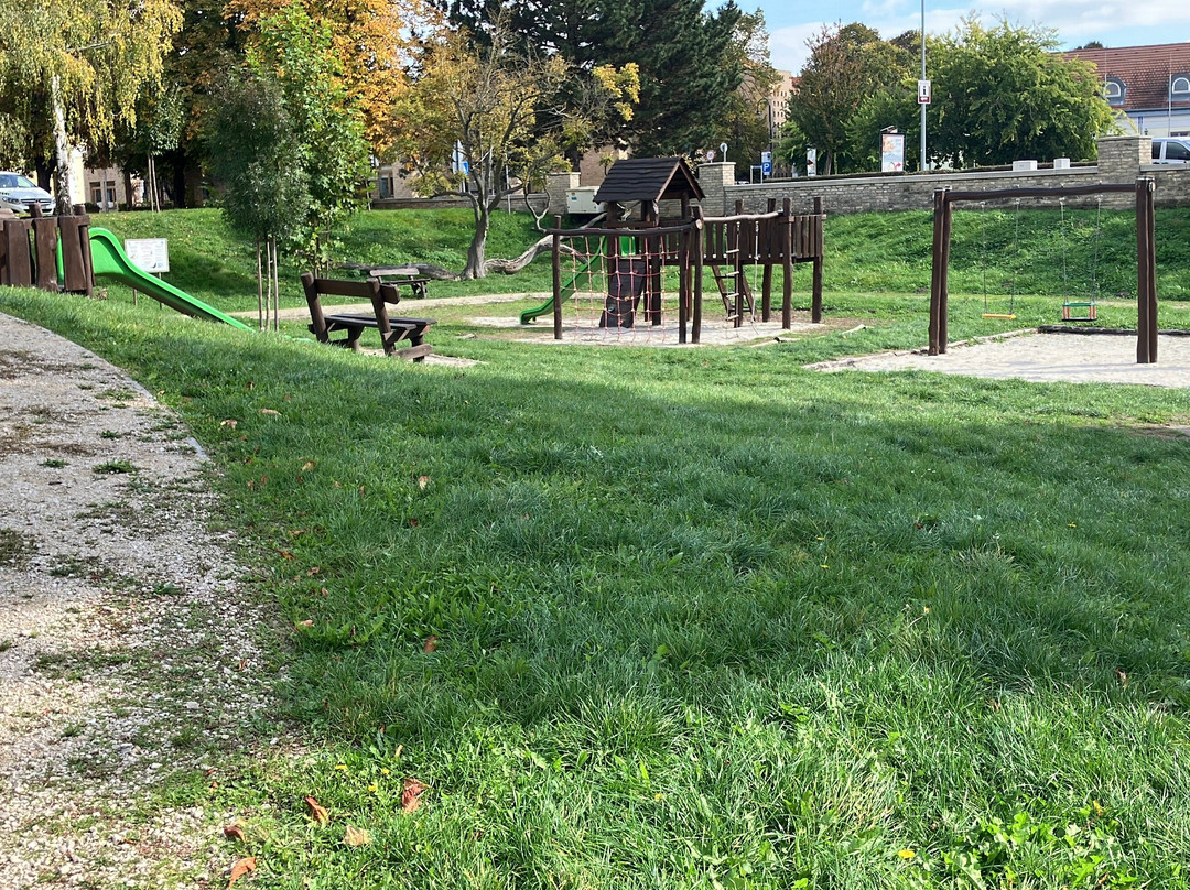 Ökojátszótér Es Tanösvény-Mosonmagyarovar必去景点