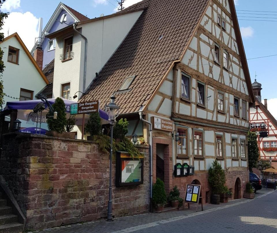 Neusaess酒店住宿-Gasthaus Zum Borgtoerle