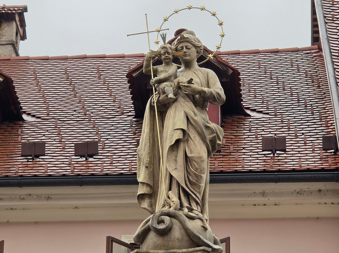 Marian and Holy Trinity columns-Skofja Loka必去景点