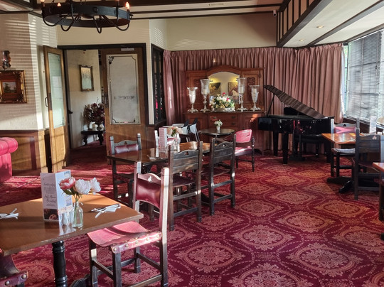 Albury Manor House主图