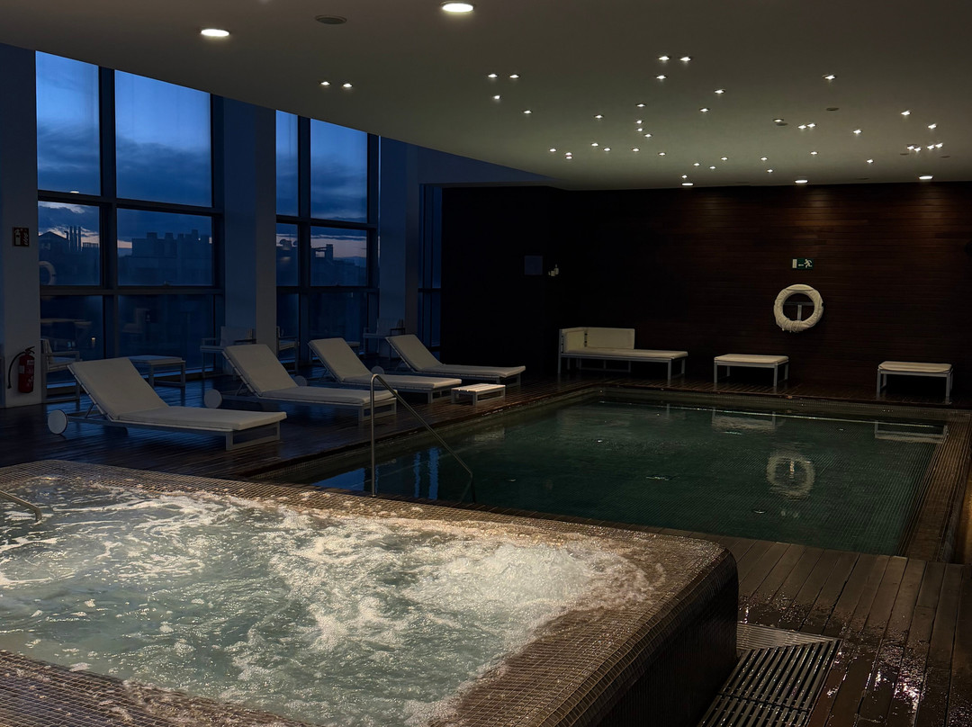 佩德罗尼拉女王酒店主图