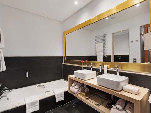 阿德里亚诺纯盐港-限成人