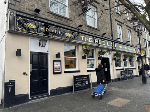 The Red Lion Hotel主图