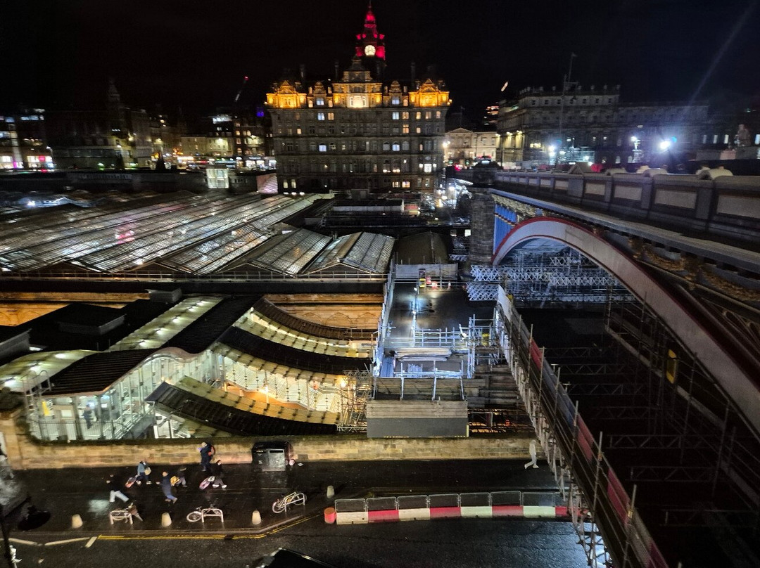 Edinburgh Waverley Station-爱丁堡必去景点