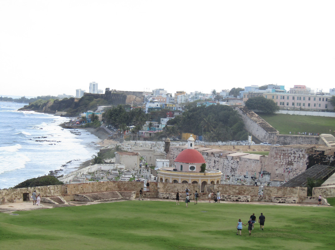 Santa Maria Magdalena de Pazzis Cemetery-圣胡安必去景点
