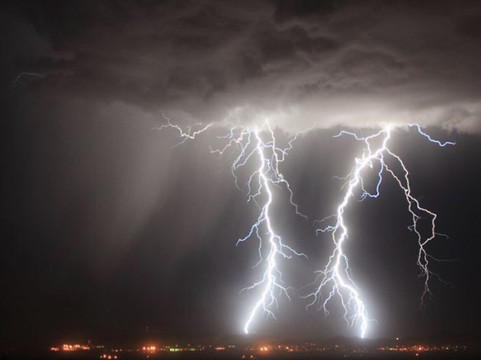 门罗温德姆速8酒店主图