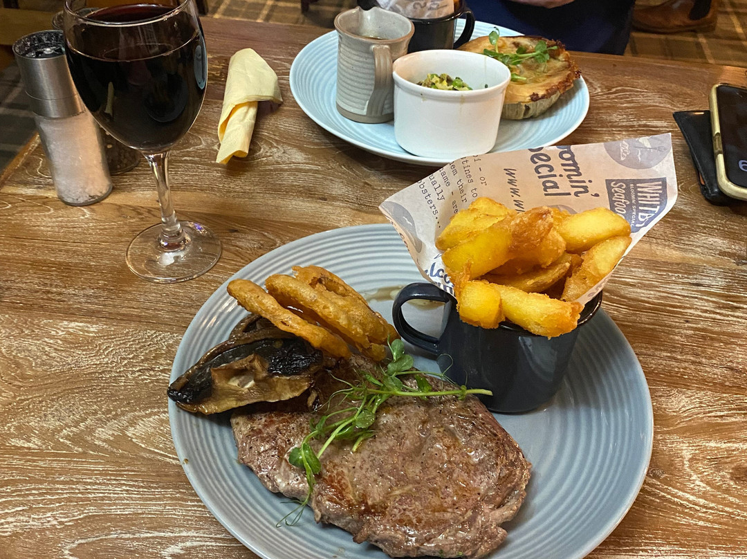 里顿皇后酒店主图