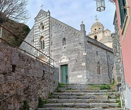 Santuario della Madonna Bianca - Chiesa di San Lorenzo-韦内雷港必去景点