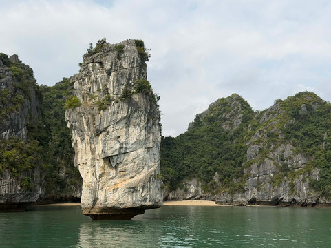 Erina Cruise-下龙湾必去景点