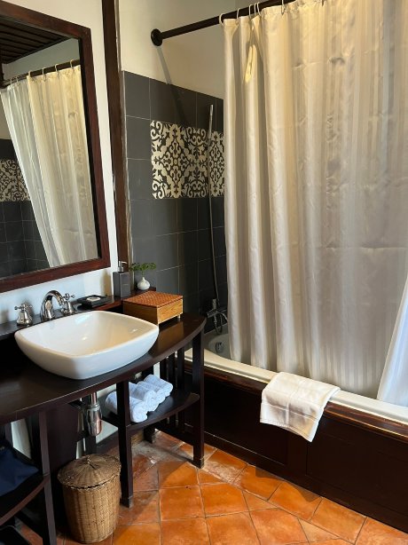 美憬阁 3 NAGAS 琅勃拉邦酒店-浴室