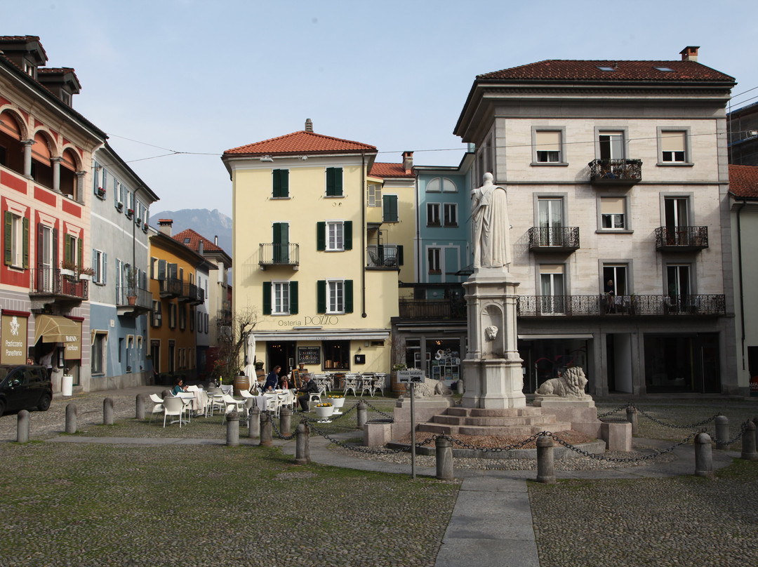 Piazza e Chiesa S. Antonio-洛迦诺必去景点