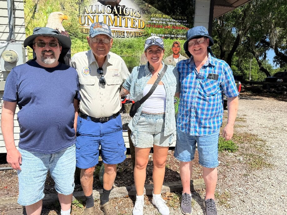 Alligator's Unlimited  Airboat Nature Tours-莱克威尔士必去景点