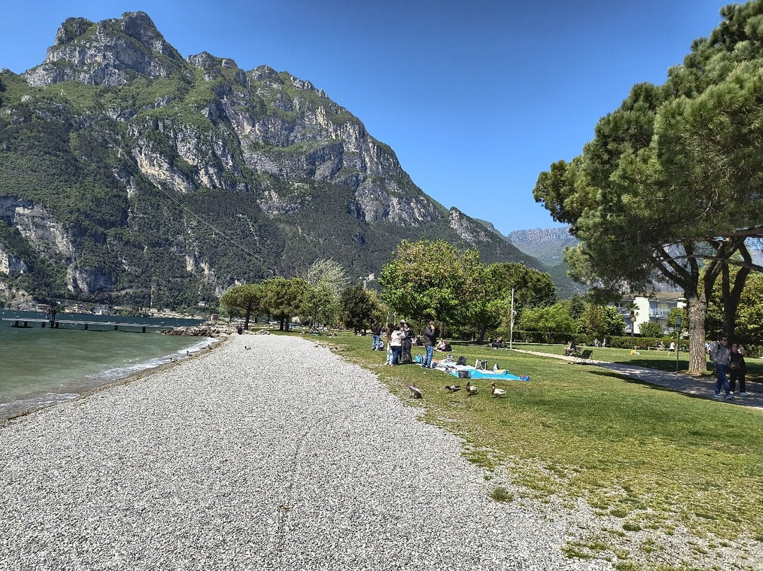 Spiaggia dei Pini-里瓦德尔加尔达必去景点