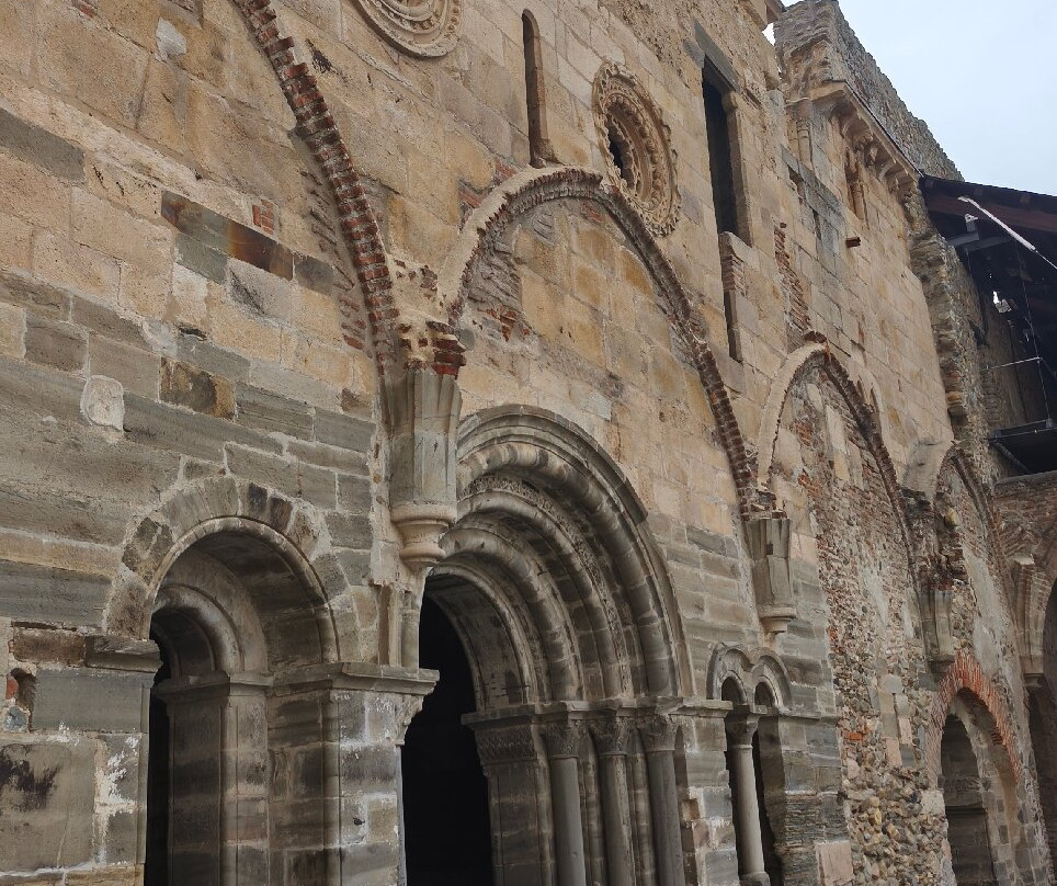 Monasterio de Santa María de Carracedo-Carracedelo必去景点