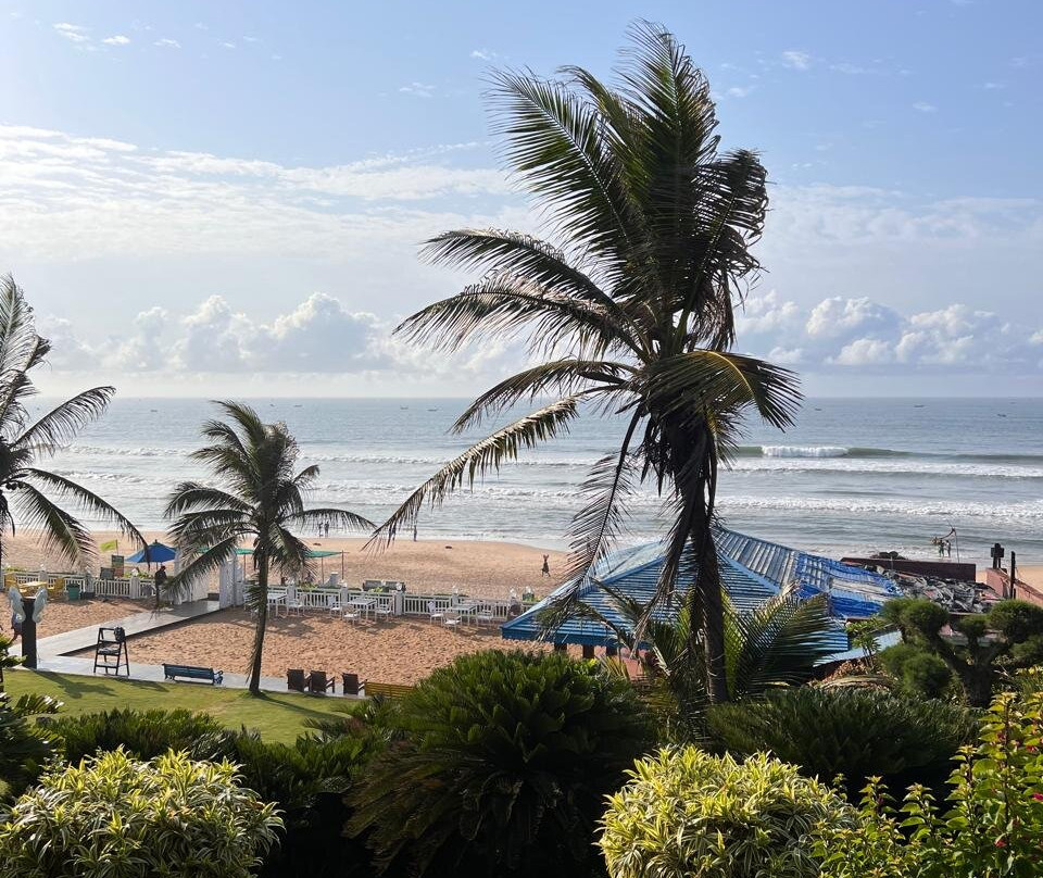 Mayfair Palm Beach Resort主图