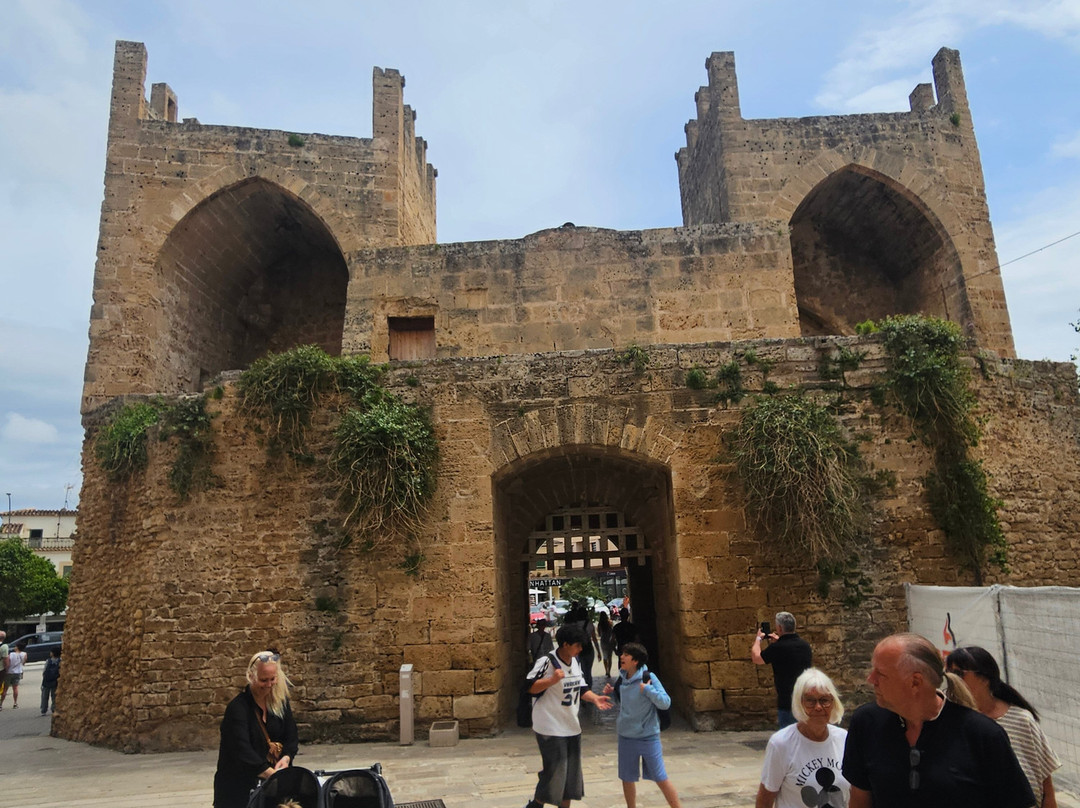 Porta del Moll-阿库迪亚必去景点