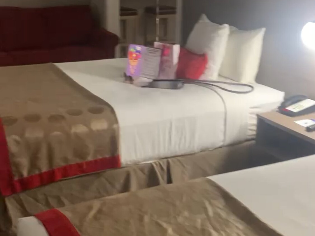 南帕诸岛温德姆华美达套房酒店主图