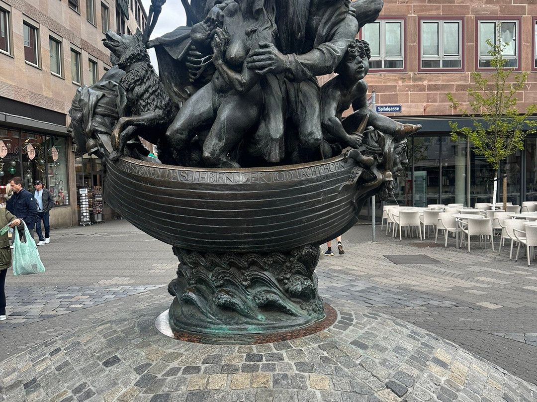 Narrenschiffbrunnen-纽伦堡必去景点